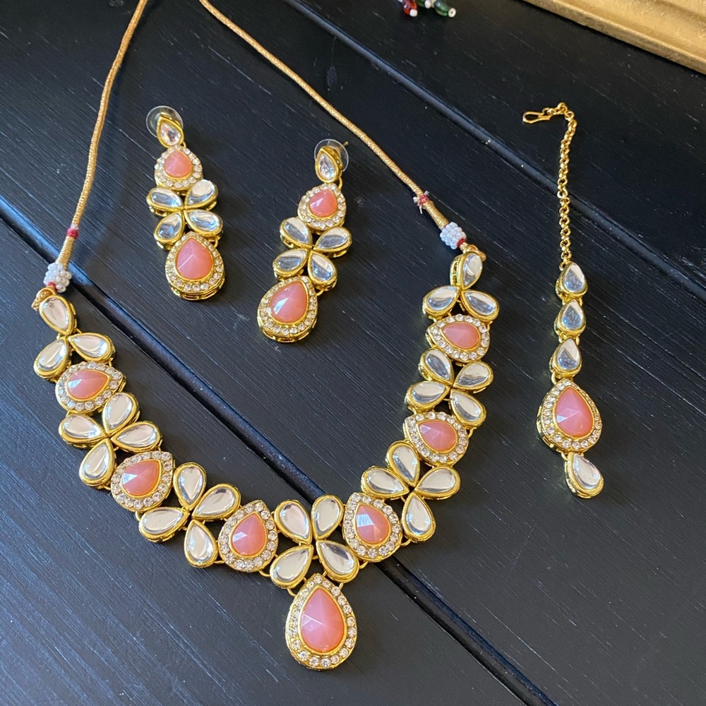 Pretty in peach & 22k gold plated set